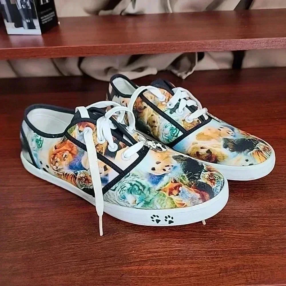 THE Bradford Exchange Animal Kingdom Canvas shoes. Size 8 - Picture 15 of 16
